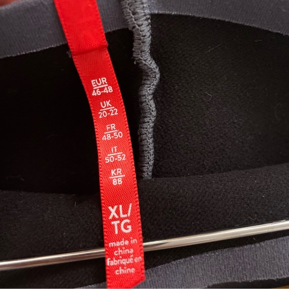 Spanx Navy Blue Essential Seamless Leggings - Picture 6 of 8